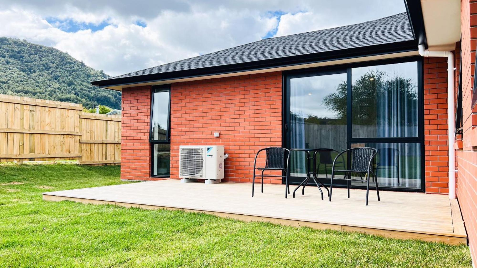 Brand New House With 5 Bedroom And 3 Full Bathroom * Rotorua